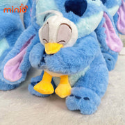 Stitch xanh ôm vịt trắng