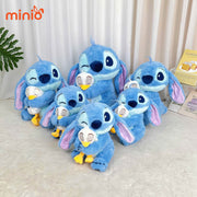 Stitch xanh ôm vịt trắng