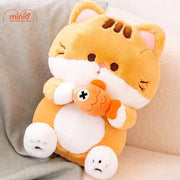 Mèo ôm cá nhỡ