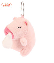 Móc khoá Capybara hồng rút mũi