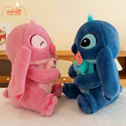 Stitch xanh ôm thỏ