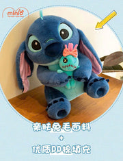 Stitch xanh ôm thỏ