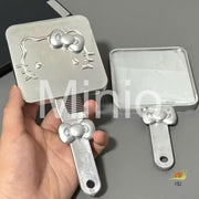 Gương lược Hello Kitty màu bạc