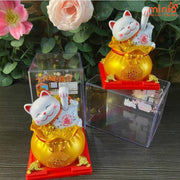 Mèo thần tài hũ vàng vẫy tay