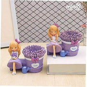 Ống cắm bút cô gái