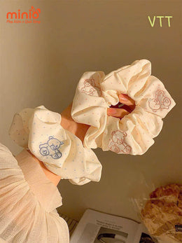 Scrunchies tone xanh trắng thêu gấu