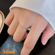 Nhẫn titan trơn sóng 019