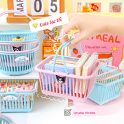 Giỏ nhựa đựng đồ gắn charm