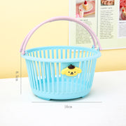 Giỏ nhựa đựng đồ gắn charm