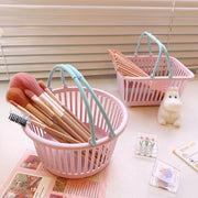 Giỏ nhựa đựng đồ gắn charm