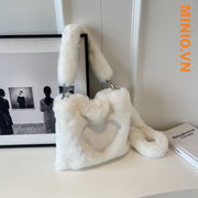 Túi đeo lông trái tim mềm mịn