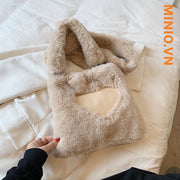 Túi đeo lông trái tim mềm mịn