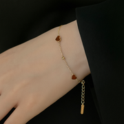 Lắc tay titan màu gold tim 046MH