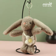 Móc khoá thỏ tai dài đeo hoa len