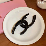 Kẹp càng cua Chanel