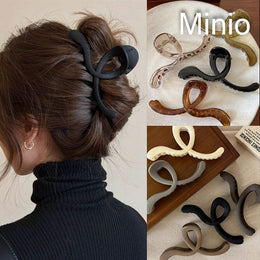 Kẹp càng cua nơ trong