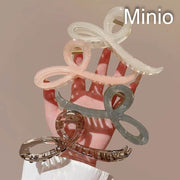 Kẹp càng cua nơ trong