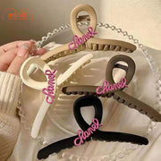 Kẹp càng cua chanel