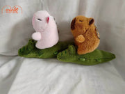 Móc khóa Capybara rút ngồi lưng thú