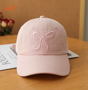 Nón kết thêu nơ hot trend