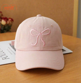 Nón kết thêu nơ hot trend