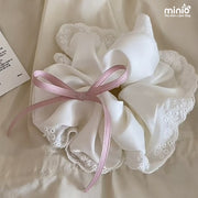 Scrunchies lụa phi bóng trắng nơ hồng
