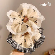 Scrunchies nơ chấm bi đen trắng