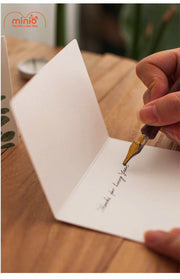 Thiệp vintage nền trắng lá xanh