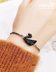 Vòng tay titan thiên nga đen 06MH