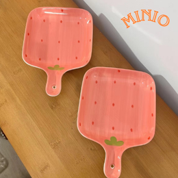 Đĩa sứ tay cầm dâu tây