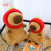 Capybara nón dâu tây