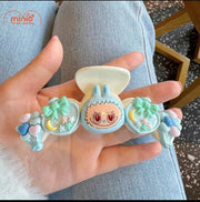 Kẹp càng cua charm Labubu
