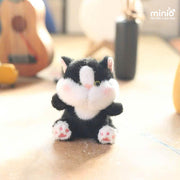 Móc khoá mèo má hồng thêu chân