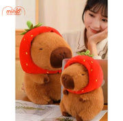 Capybara nón dâu tây