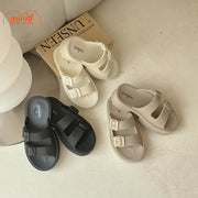 Dép quai ngang khoá vuông