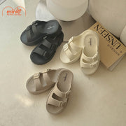 Dép quai ngang khoá vuông