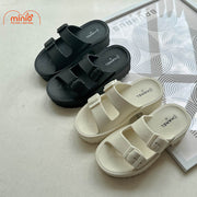 Dép quai ngang khoá vuông