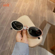 Kính mát gọng oval viền nhũ