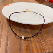 Vòng cổ đá đen