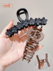 Kẹp càng cua hoa nhựa