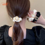 Cột tóc nhún hoa hồng