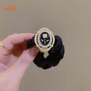 Cột tóc nhún hoa hồng