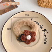 Cột tóc lông hoa len