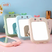 Gương mầm cây dễ thương