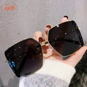 Kính mát gọng vuông pha màu