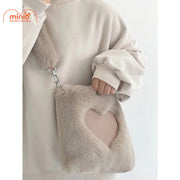 Túi đeo lông trái tim mềm mịn