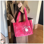 Túi đeo gấu dâu hình hộp