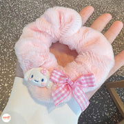 Scrunchies lông gắn charm