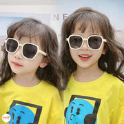 Kính trẻ em mắt vuông