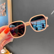 Kính trẻ em mắt vuông